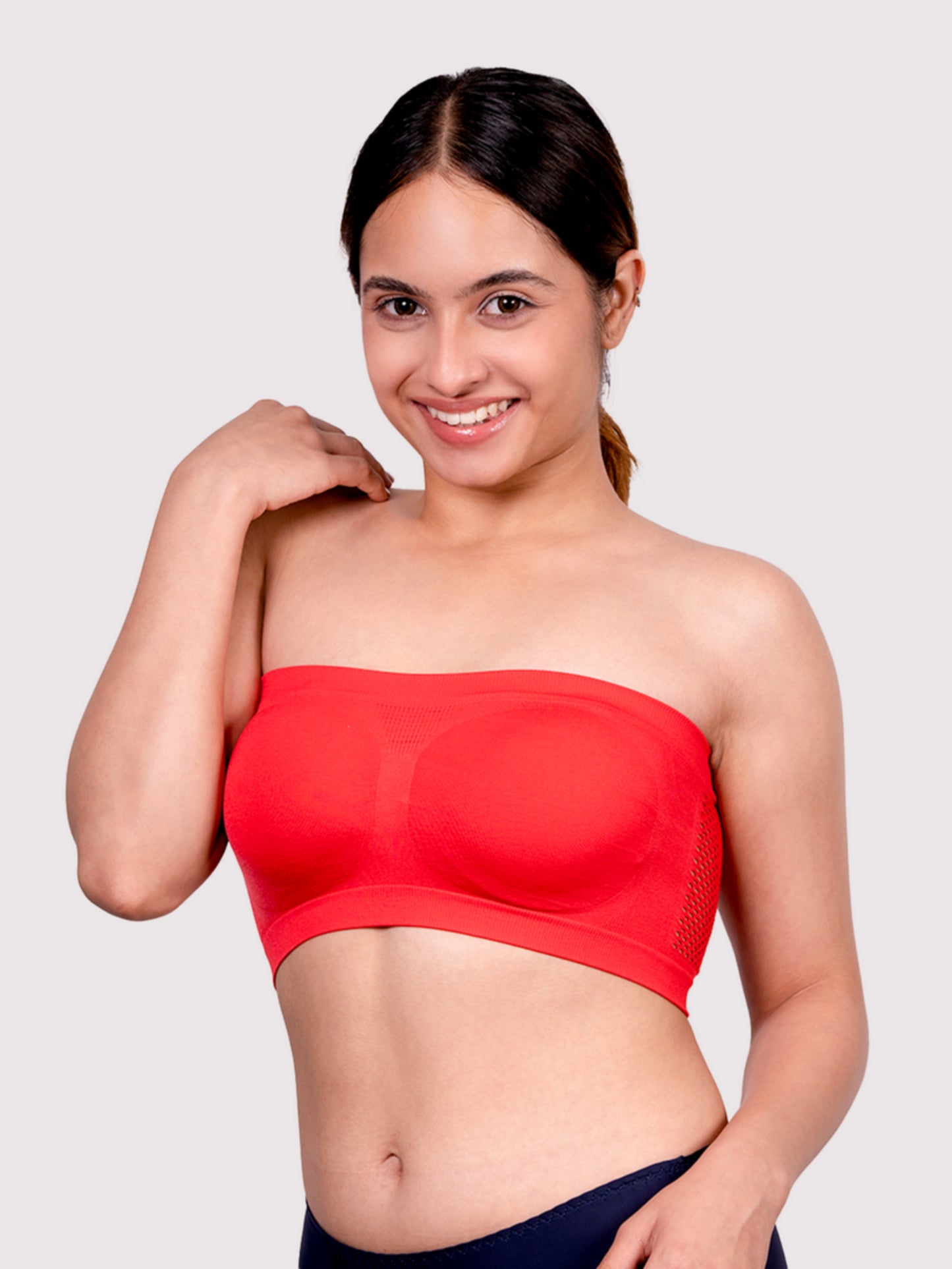 Women Solid Wirefree Red Tube Padded Seamless Bra